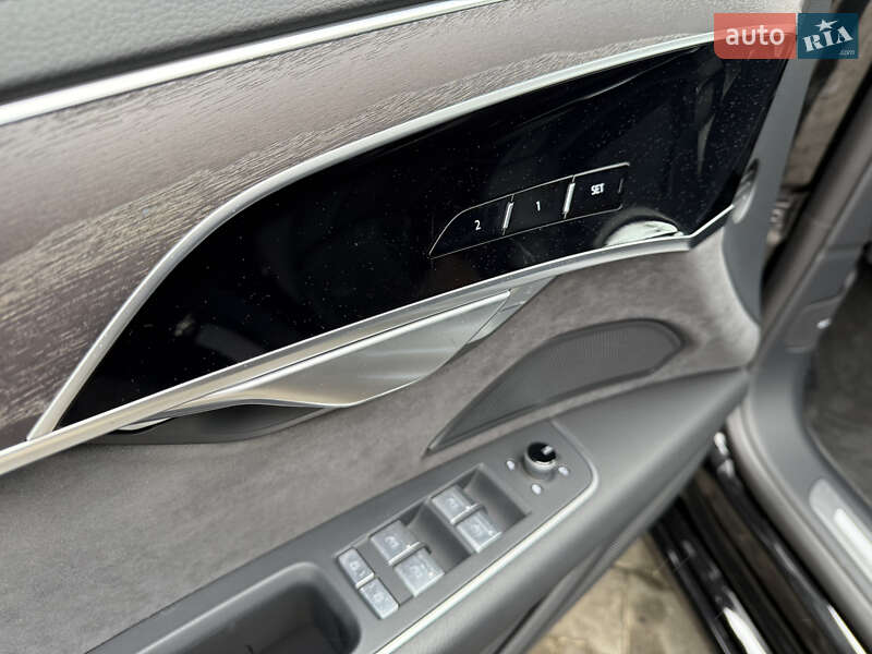Седан Audi A8 2024 в Хмельницком
