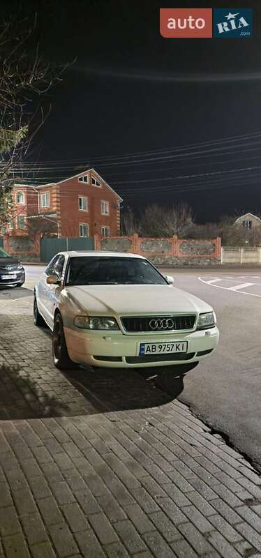 Седан Audi A8 1996 в Виннице