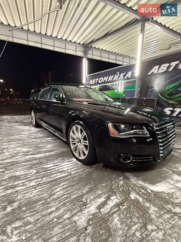 Седан Audi A8 2014 в Луцке