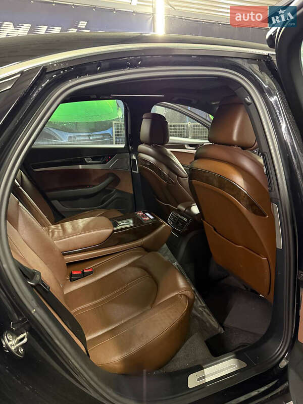 Седан Audi A8 2014 в Луцке