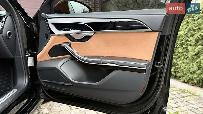 Седан Audi A8 2022 в Киеве