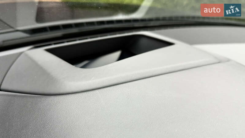 Седан Audi A8 2022 в Киеве