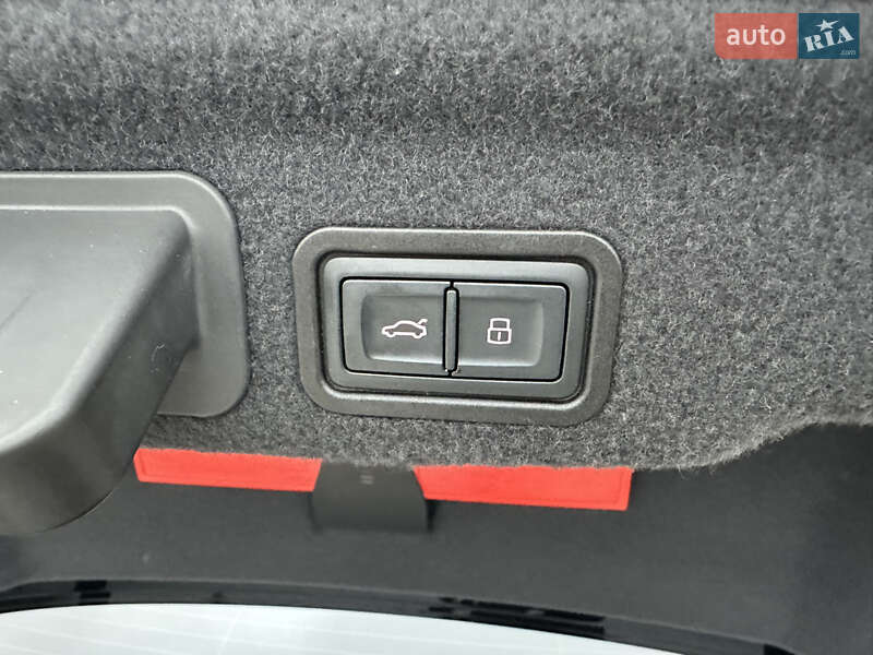 Седан Audi A8 2017 в Киеве фото 41 Седан Audi A8 2017 в Киеве