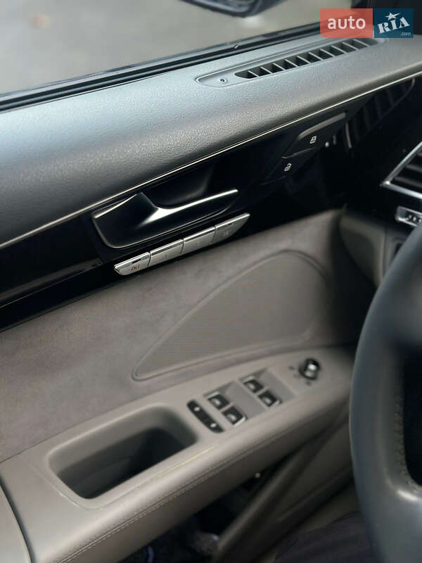 Седан Audi A8 2017 в Киеве