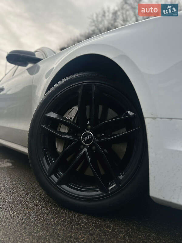 Седан Audi A8 2017 в Киеве