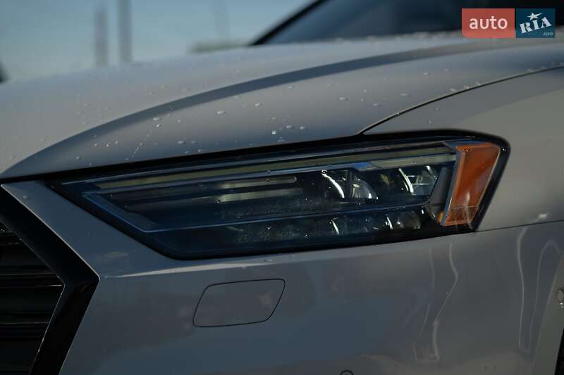 Седан Audi A8 2021 в Черновцах