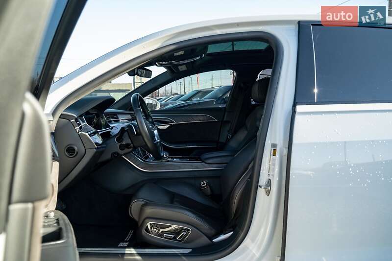 Седан Audi A8 2021 в Черновцах
