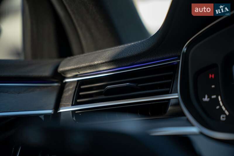 Седан Audi A8 2021 в Черновцах