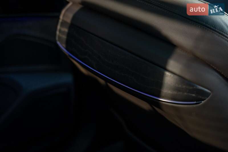 Седан Audi A8 2021 в Черновцах