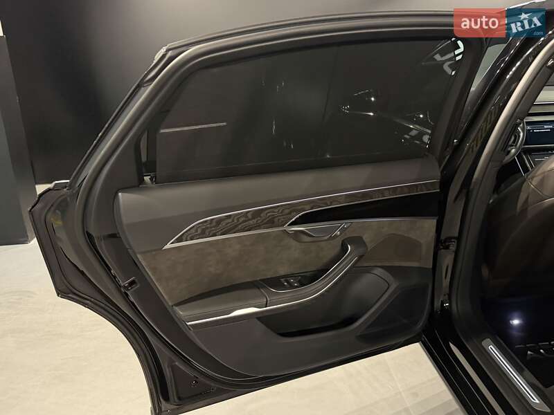 Седан Audi A8 2021 в Одессе