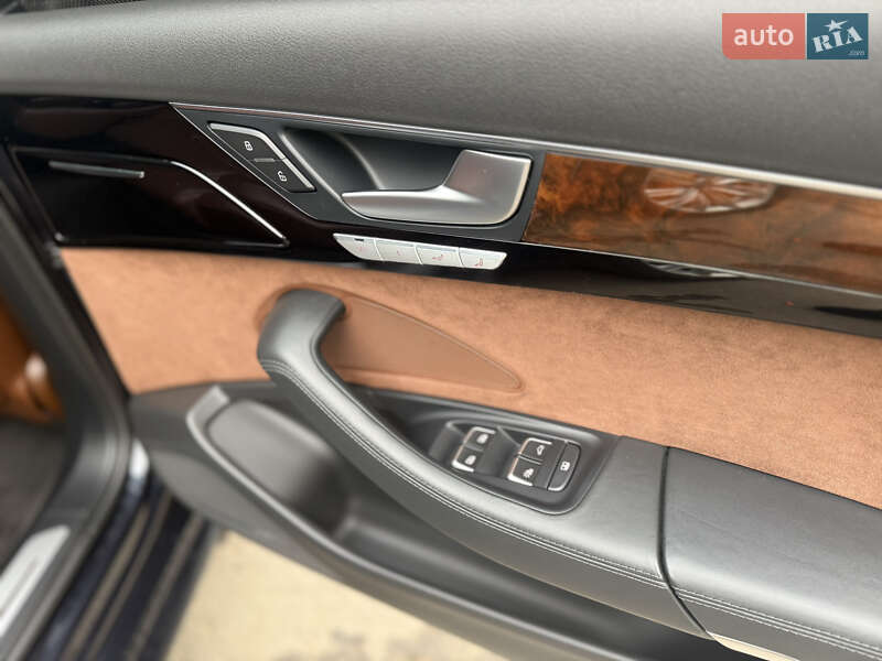 Седан Audi A8 2016 в Николаеве