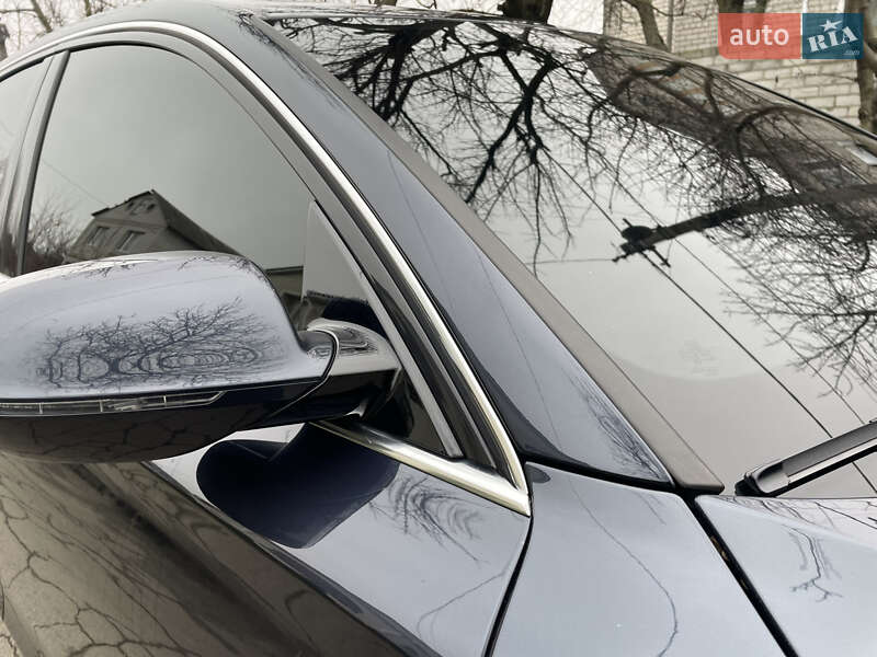 Седан Audi A8 2015 в Днепре
