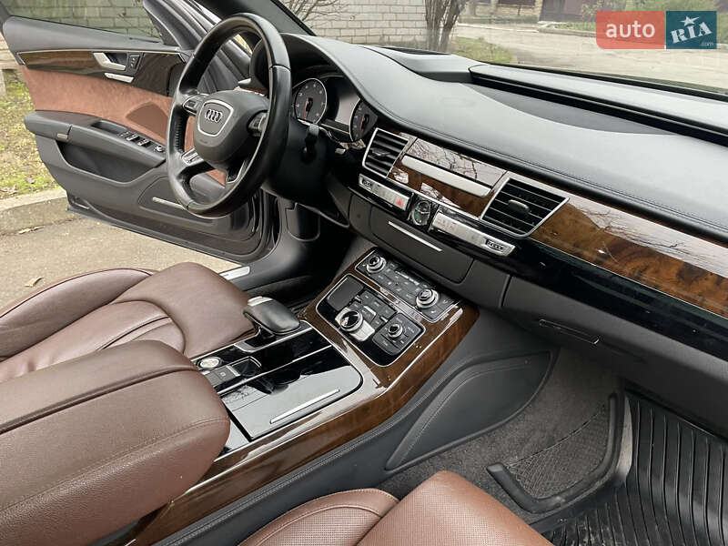 Седан Audi A8 2015 в Днепре