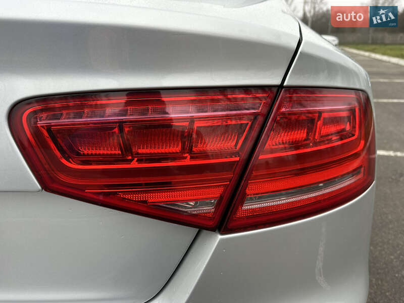 Седан Audi A8 2012 в Киеве