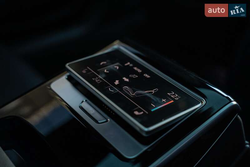 Седан Audi A8 2021 в Черновцах