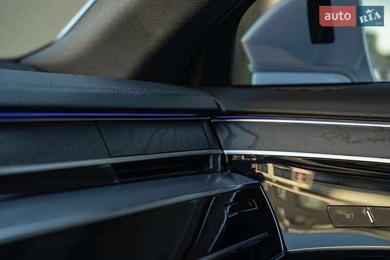 Седан Audi A8 2021 в Черновцах