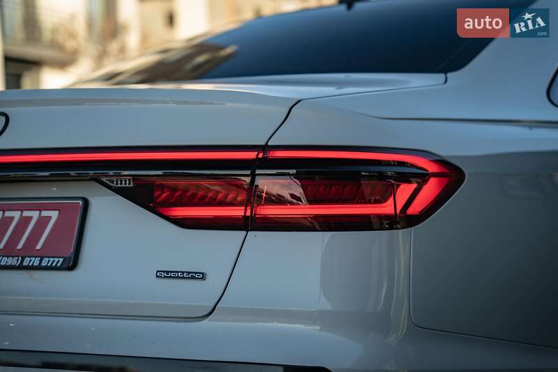 Седан Audi A8 2021 в Черновцах