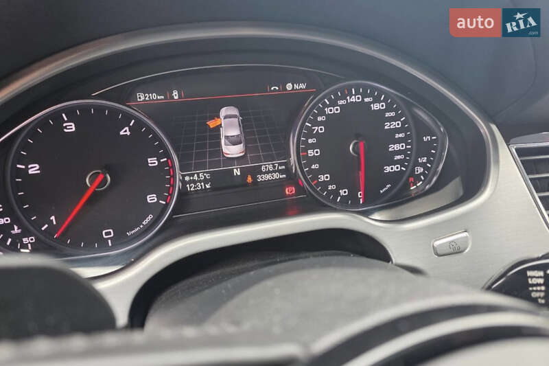 Седан Audi A8 2012 в Киеве