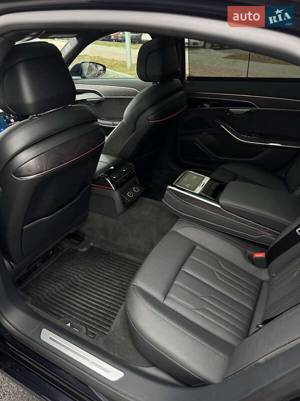 Седан Audi A8 2021 в Виннице