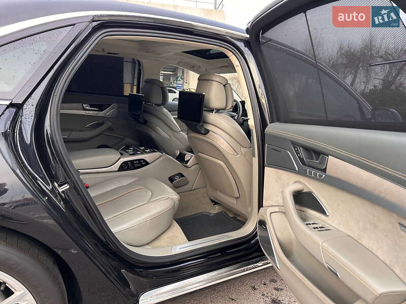 Седан Audi A8 2013 в Киеве