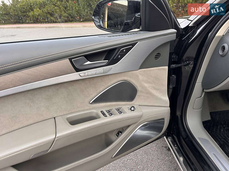 Седан Audi A8 2013 в Киеве