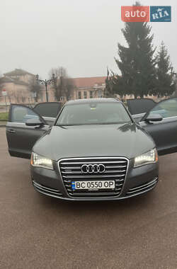 Седан Audi A8 2014 в Коростене