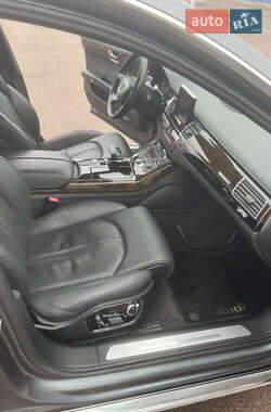 Седан Audi A8 2014 в Коростене