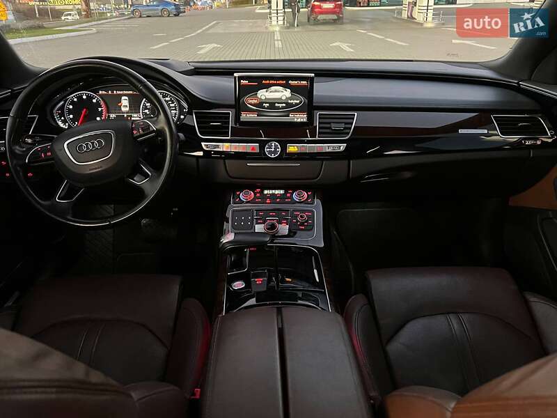 Седан Audi A8 2016 в Львові