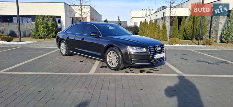 Седан Audi A8 2017 в Мукачево