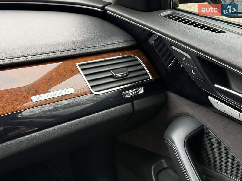 Седан Audi A8 2012 в Черновцах