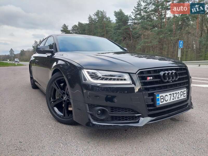 Седан Audi A8 2015 в Буске
