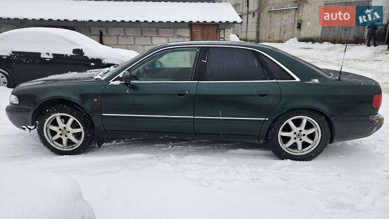 Седан Audi A8 1995 в Киеве