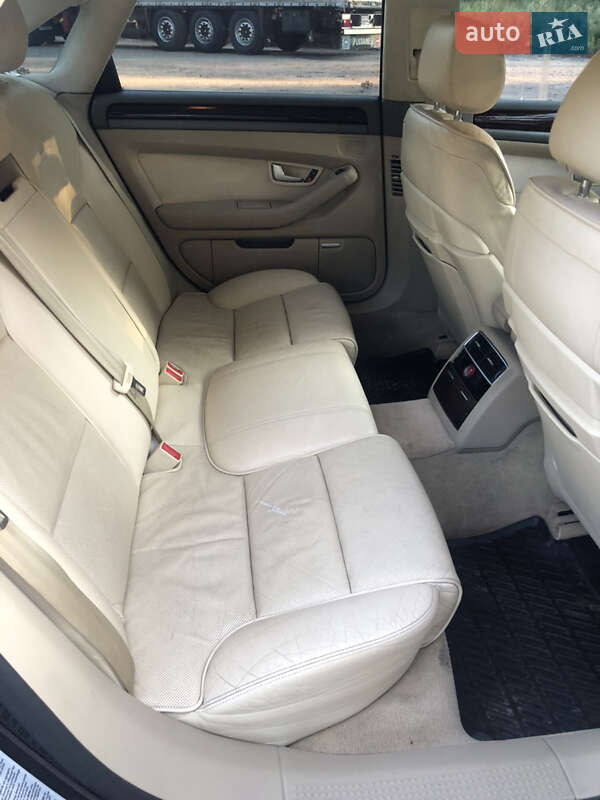 Седан Audi A8 2004 в Буче