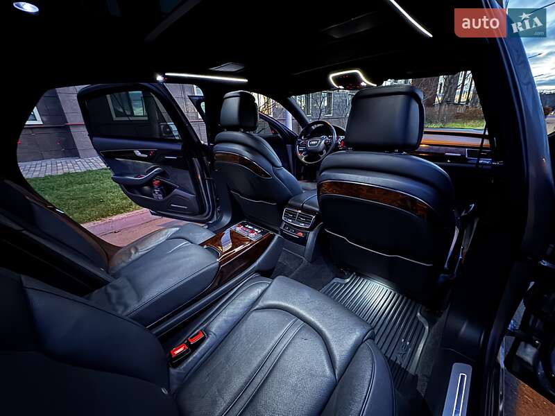 Седан Audi A8 2013 в Одессе