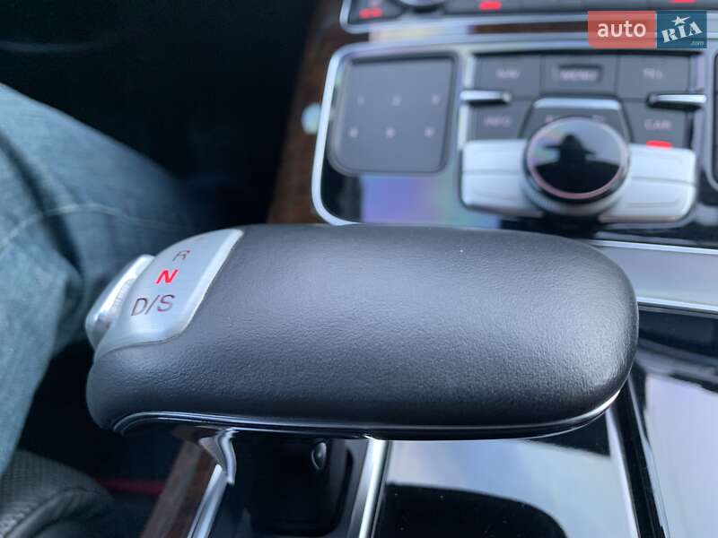 Седан Audi A8 2015 в Умани