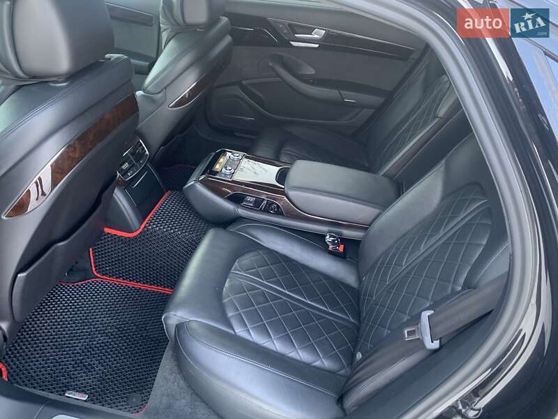 Седан Audi A8 2015 в Умани