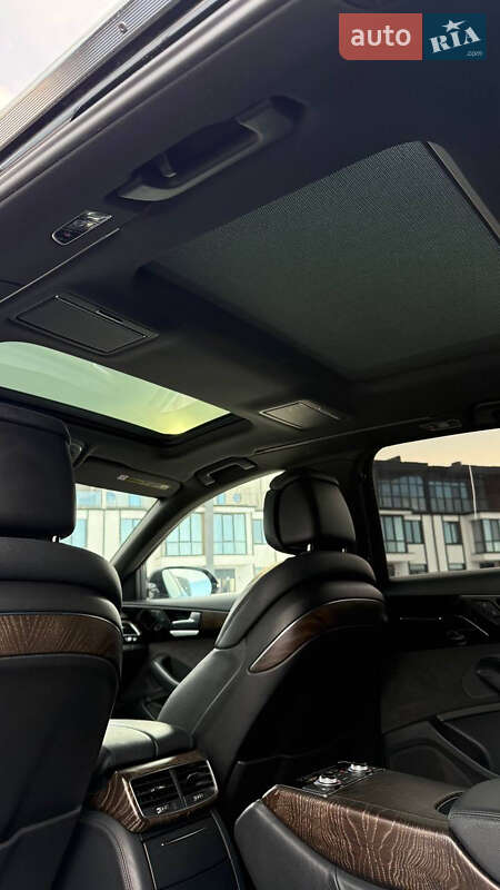 Седан Audi A8 2016 в Ровно