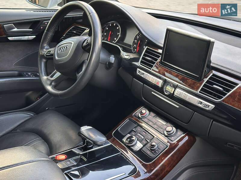 Седан Audi A8 2012 в Ужгороде