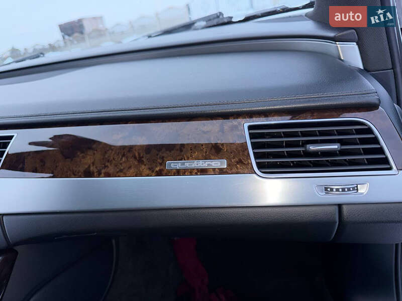 Седан Audi A8 2013 в Луцке