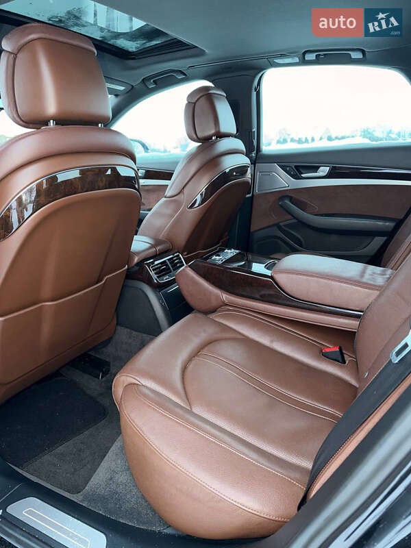 Седан Audi A8 2013 в Луцке