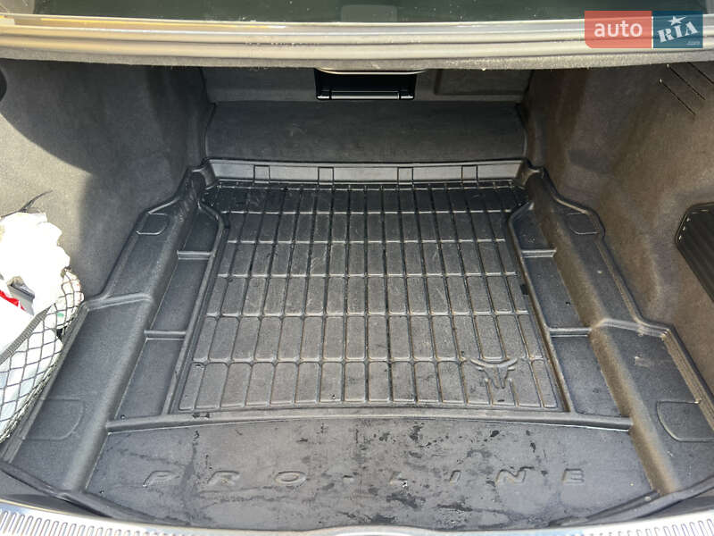 Седан Audi A8 2019 в Львове