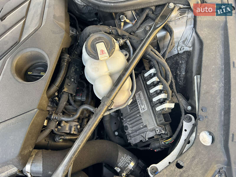 Седан Audi A8 2019 в Львове