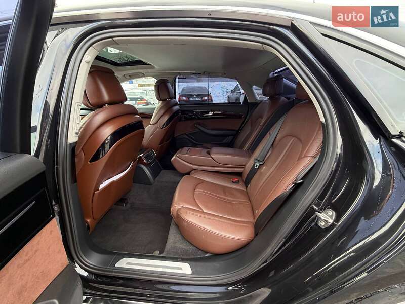 Седан Audi A8 2012 в Кривом Роге