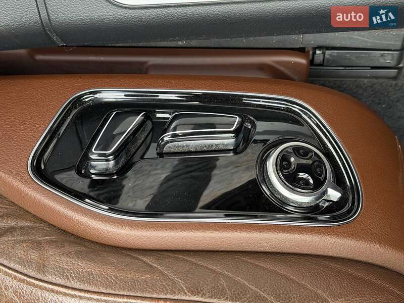Седан Audi A8 2012 в Кривом Роге