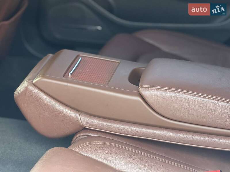 Седан Audi A8 2012 в Кривом Роге