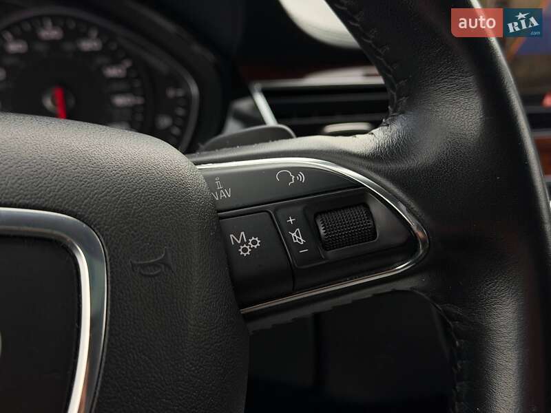 Седан Audi A8 2012 в Кривом Роге