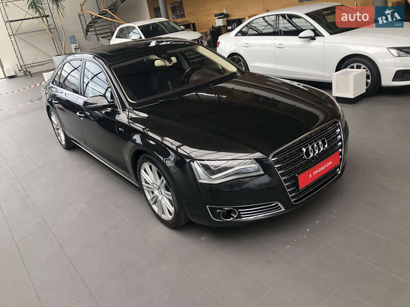 Седан Audi A8 2012 в Днепре