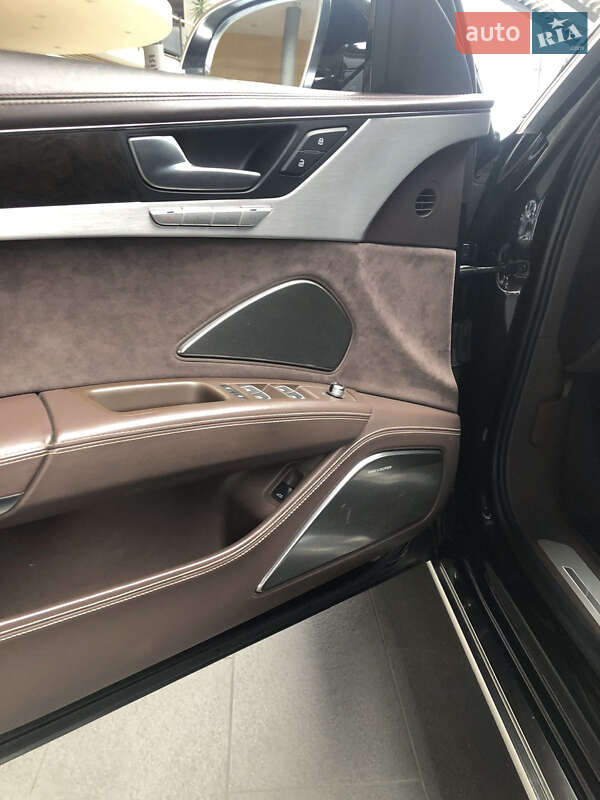 Седан Audi A8 2012 в Днепре