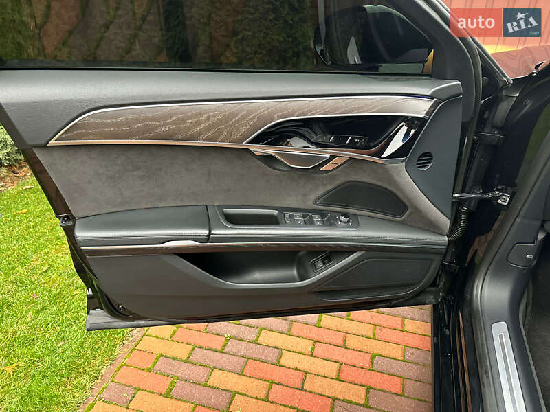 Седан Audi A8 2021 в Днепре
