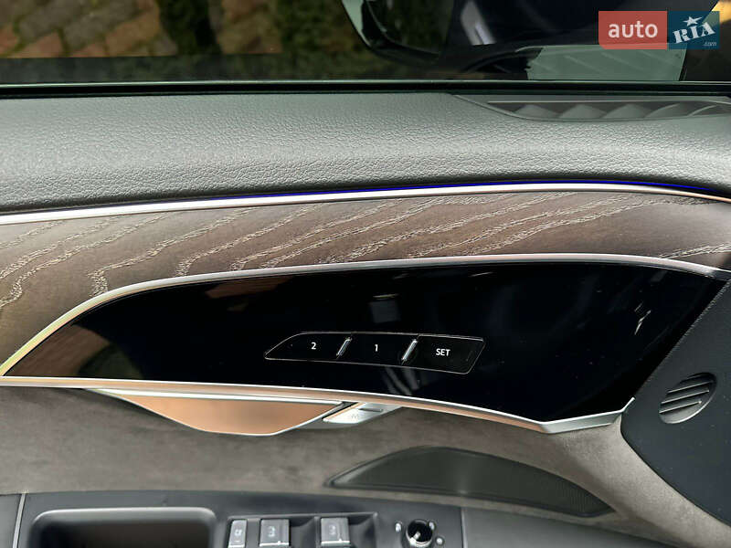 Седан Audi A8 2021 в Днепре